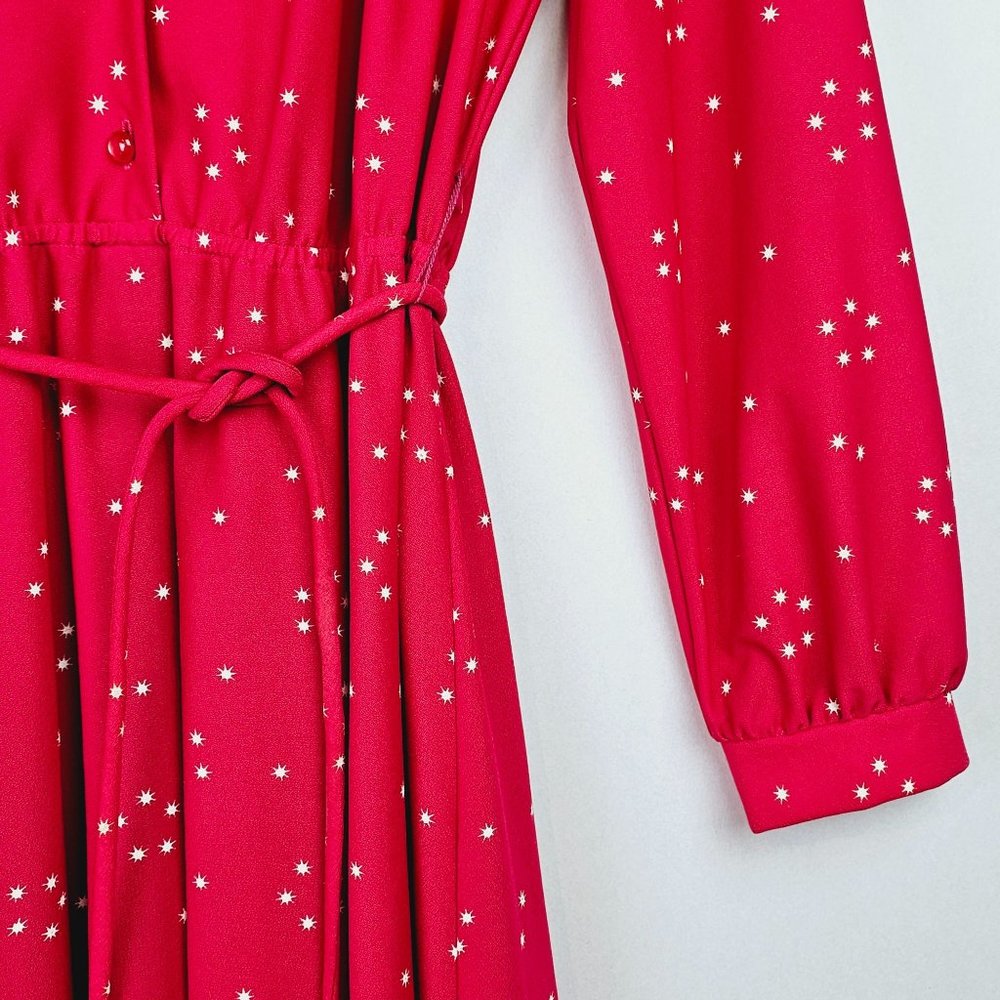 Vintage 70's Red Dress with White Stars, Midi, Tie Waist and Button Front, Sz 12 - Picture 8 of 11